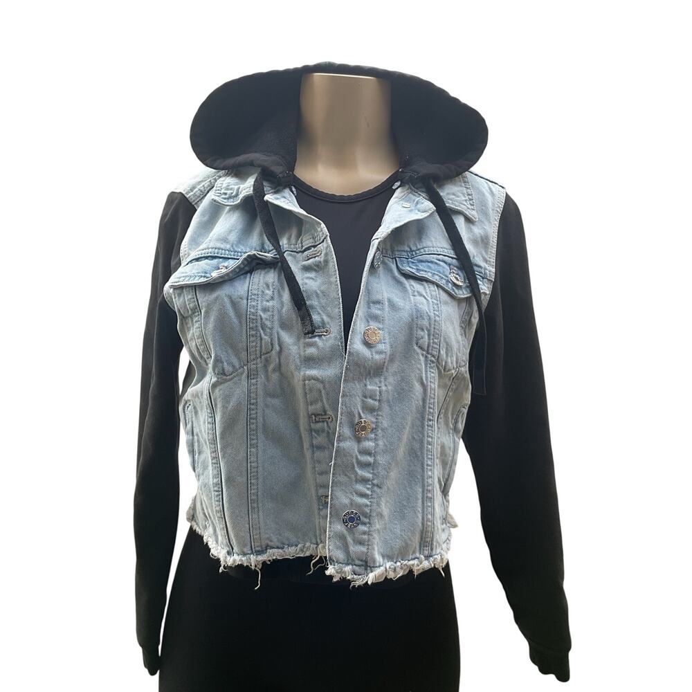 Guess Cropped Denim Jacket With Hood Light Wash Black Sleeves Size M